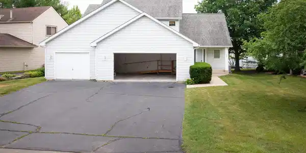 800 Candlewick Drive NE