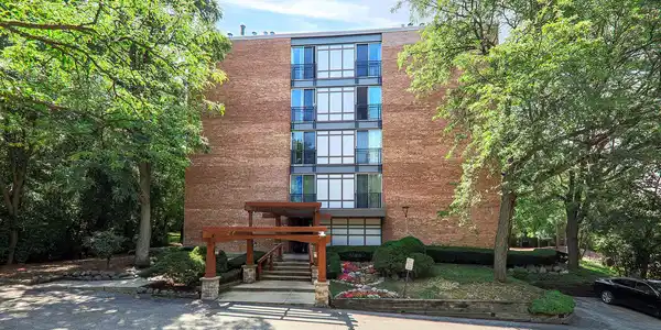 5810 Oakwood Drive