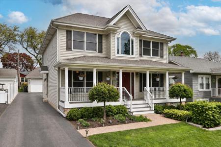 52 W Glenlake Avenue
