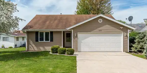 1016 NE Candlewick Drive