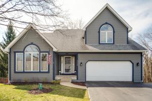 39589 N Bishop Court
