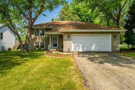 102 Stanford Way NE