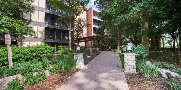 5900 Oakwood Drive