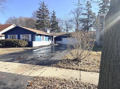 7 Woodhead Drive