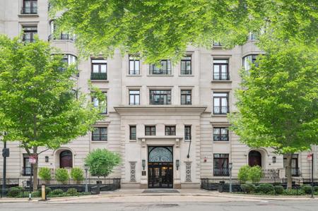 65 E GOETHE Street