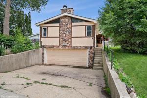 4522 W Lake Shore Drive