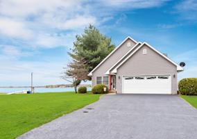 672 Candlewick Drive NE