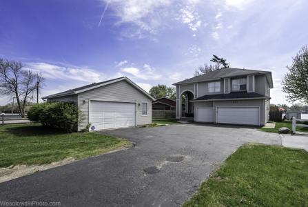 1907 E Grand Avenue