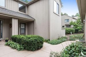 76 W Hunt Trail