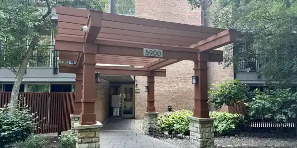 5900 Oakwood Drive
