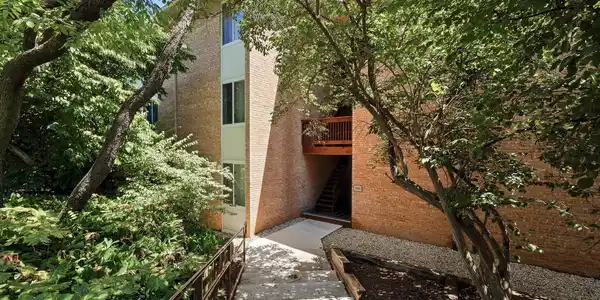 5801 Oakwood Drive