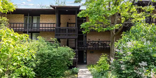 5515 Lakeside Drive