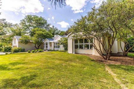 1660 Hertel Lane