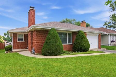 104 W GRANVILLE Avenue
