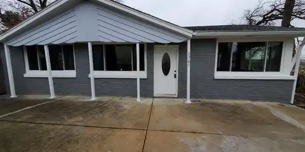 1301 Maple Avenue