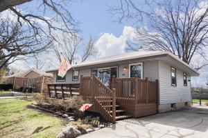 910 NW Holcomb Drive