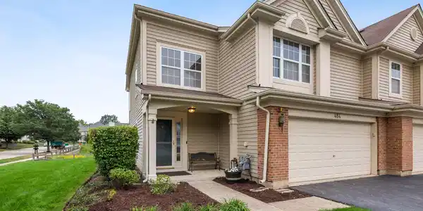 484 Lagoon Court