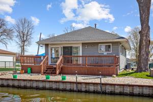 32 Lakeside Lane