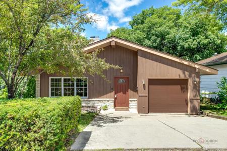 10 E Lake Shore Drive