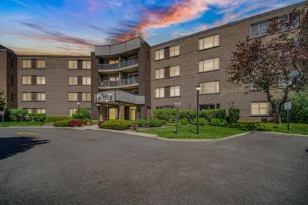 900 E Wilmette Road
