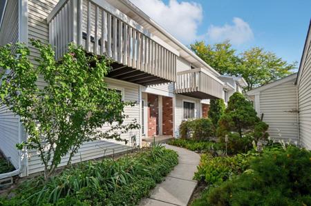 1049 Kingston Court