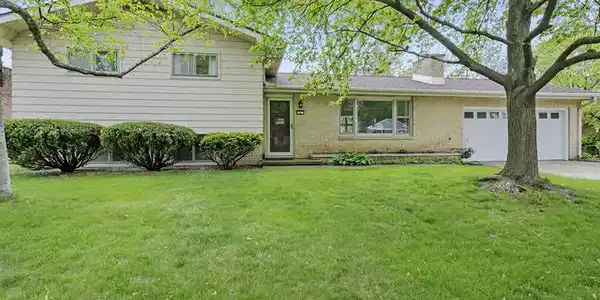 2 Bel-Air Court
