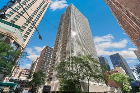 200 E Delaware Place