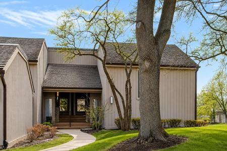 83 THORNHILL Lane
