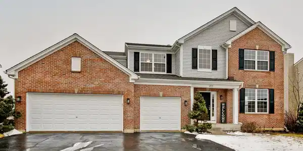 2535 W SPRUCE Drive