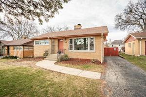 45 W Granville Avenue