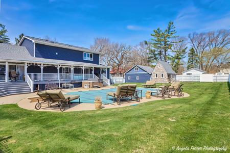 41653 N Lotus Avenue