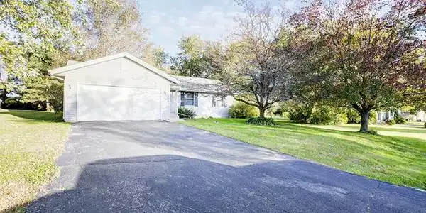 518 Bounty Drive NE