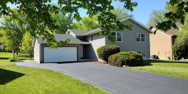 1127 Candlewick Drive NW