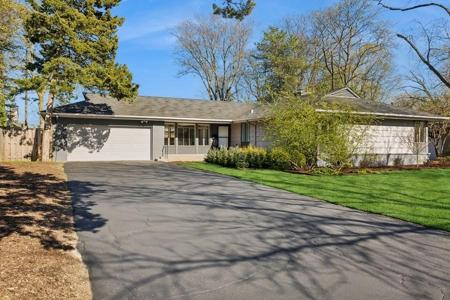 1045 Edgebrook Lane
