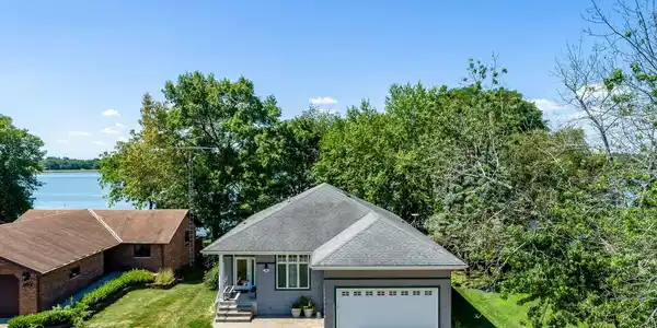306 Candlewick Drive SE