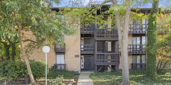 1601 E Maple Terrace