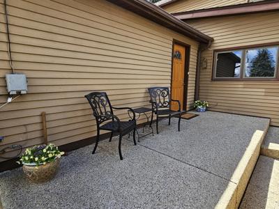 10 N Poplar Avenue