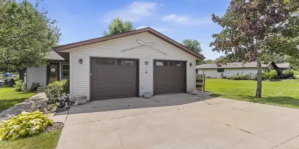 1106 Candlewick Drive NE