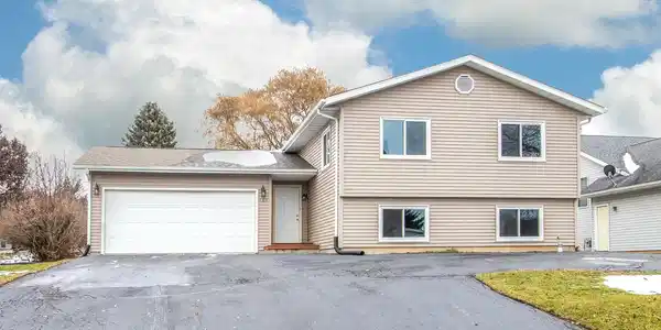 103 CANDLEWICK Drive SE