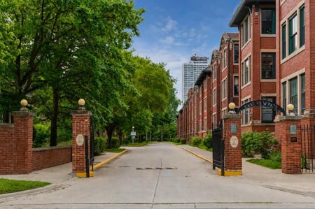 5447 S East View Park Street