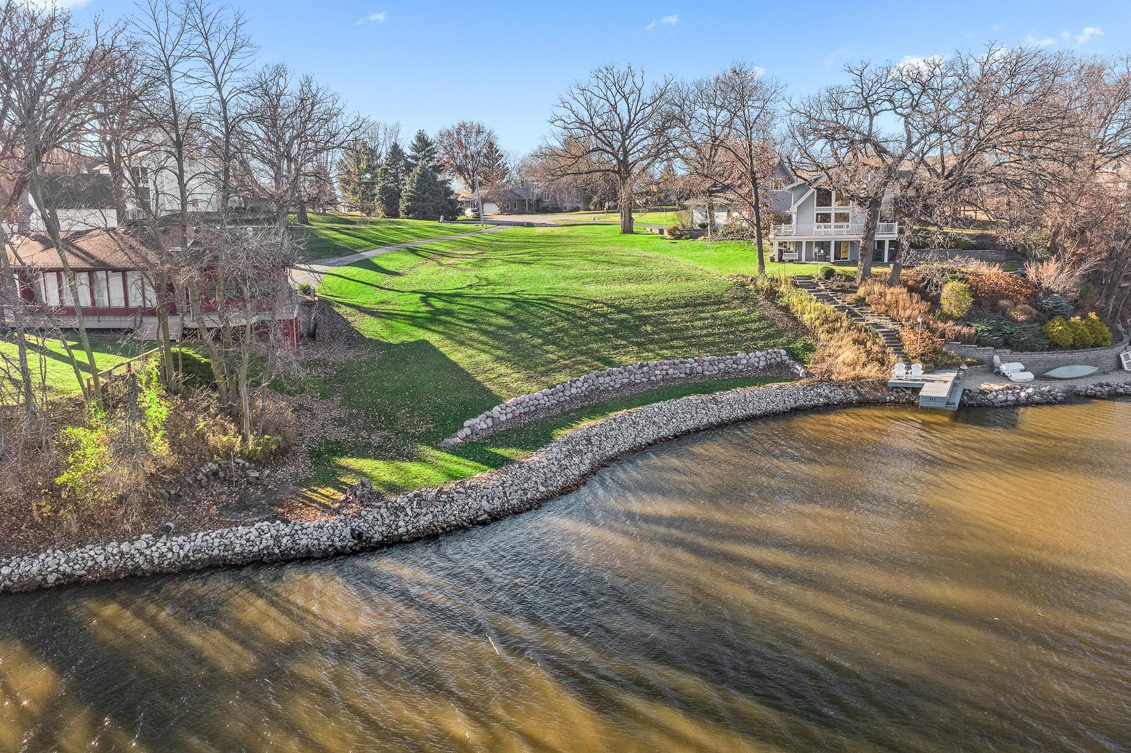 310 Holiday Drive, Lake Holiday, IL lhrmls01912456