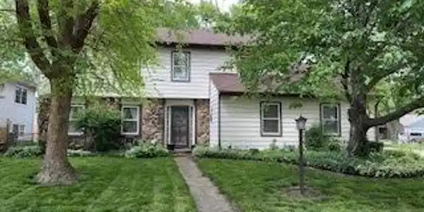 706 Ashton Lane S