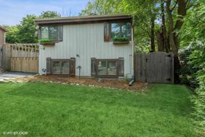 1117 N Oak Terrace
