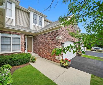 1022 W Bogey Lane