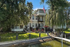 35 LAKESIDE Lane