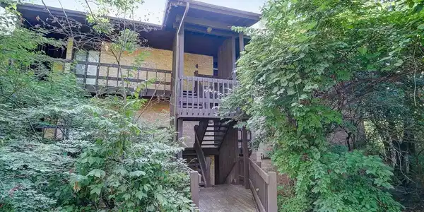 5517 LAKESIDE Drive