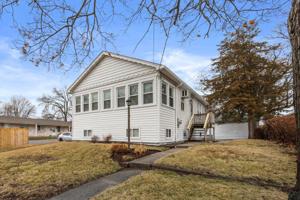 18 W Grand Avenue