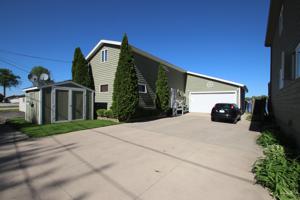 23 Lakeside Lane