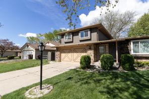 22536 Lakeshore Drive