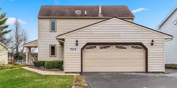 704 Candlewick Drive NE